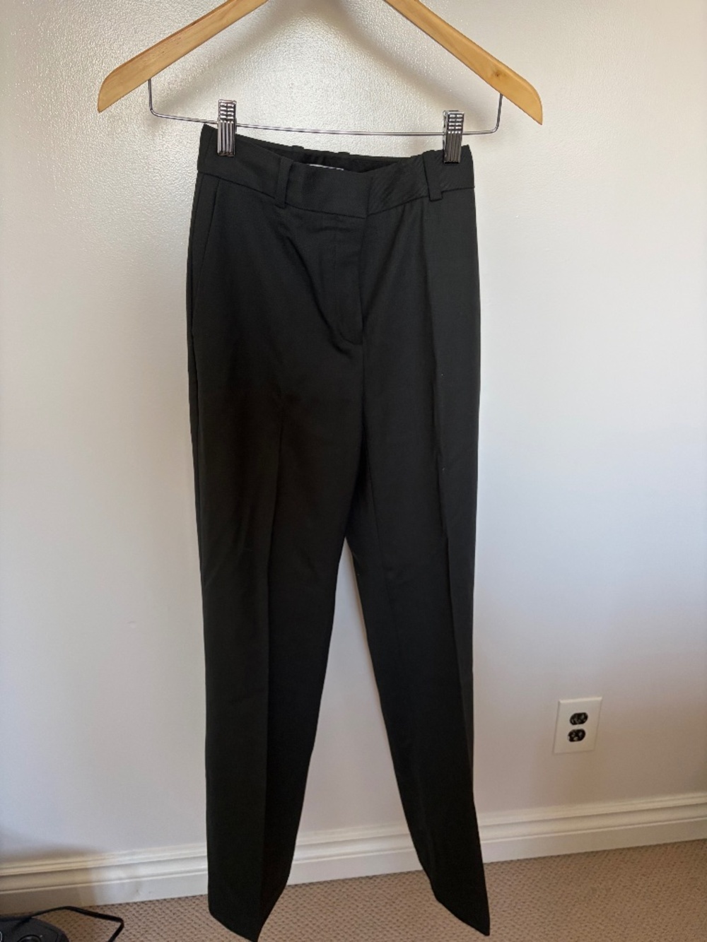 Aritzia - 2 Babaton dress pants - size 00 - dark grey and black